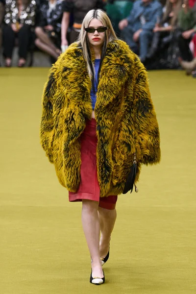 Look 27